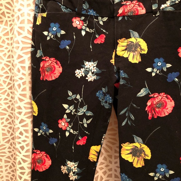 Old Navy Cute Bold Floral Pixie Pants Mid-Rise - Picture 2 of 6